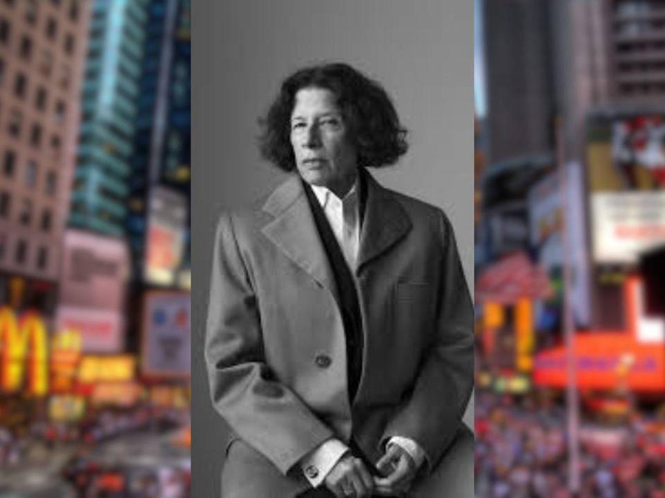 Fran Lebowitz ha dicho que odia a la muchedumbre que llena las calles de Nueva York, pero también reconoce que esa misma gente ha sido un aliciente para su narrativa.