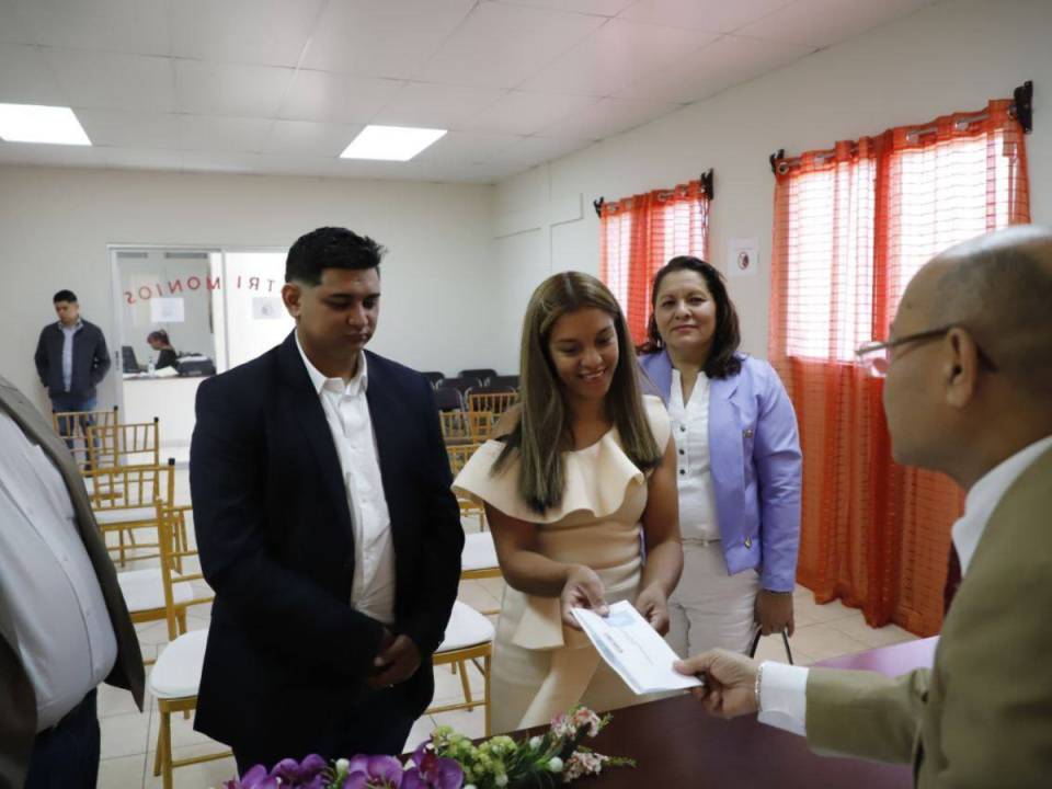 Alcaldía finaliza el primer periodo de las bodas gratis en el Distrito Central.