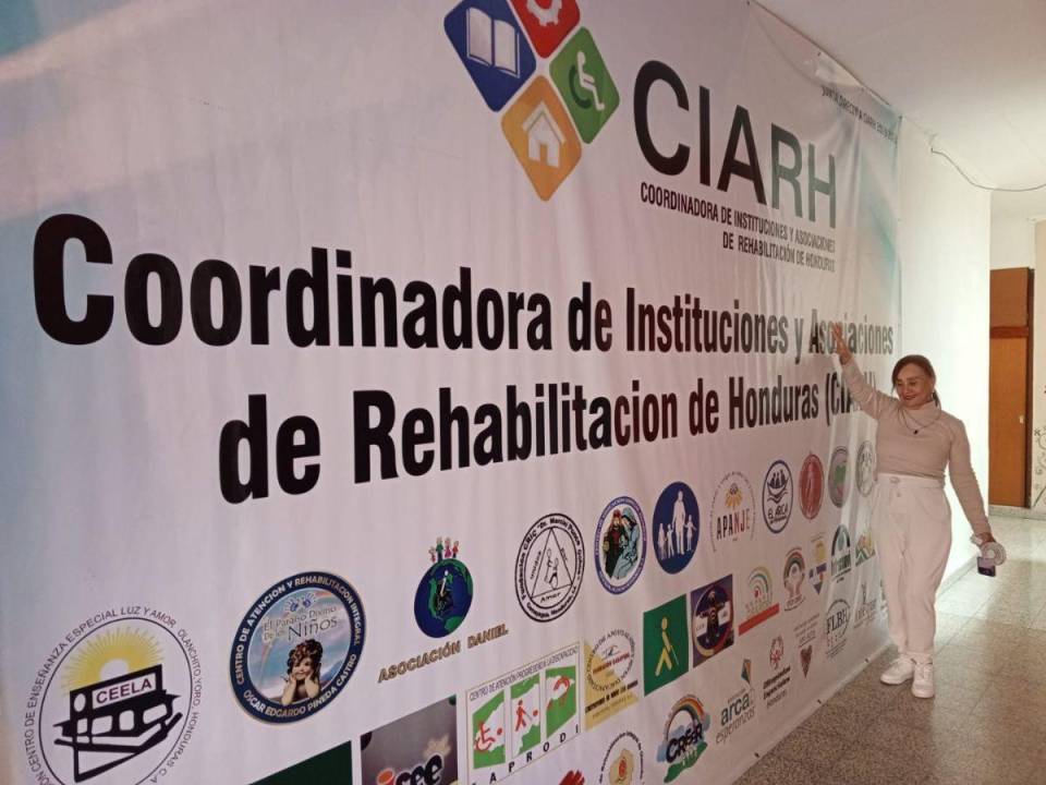 Gloria López, presidenta de la Junta Directiva de CIARH y representante de Prepace, demanda de las autoridades gubernamentales que realicen los desembolsos a favor de las organizaciones de rehabilitación.