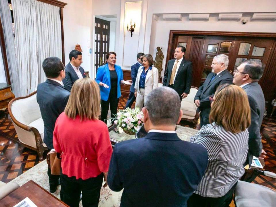 El pasado 25 de abril la presidenta Castro recibió a la titular del Cohep, Anabel Gallardo, acordando el Consejo de Competitividad.