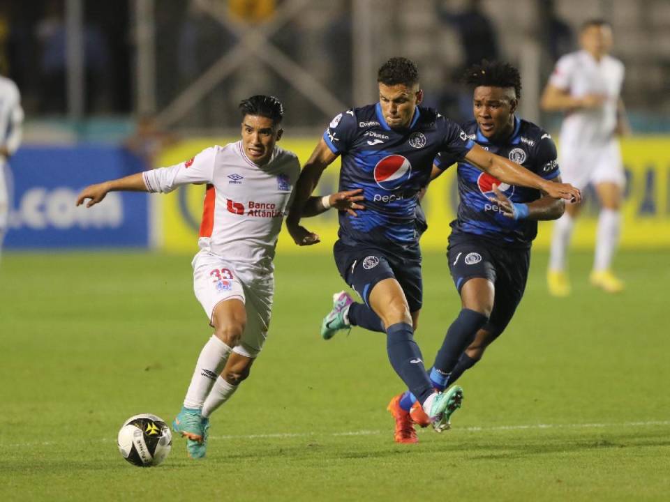 Seis goles se presentaron en el primer duelo de semifinales entre Olimpia y Motagua.