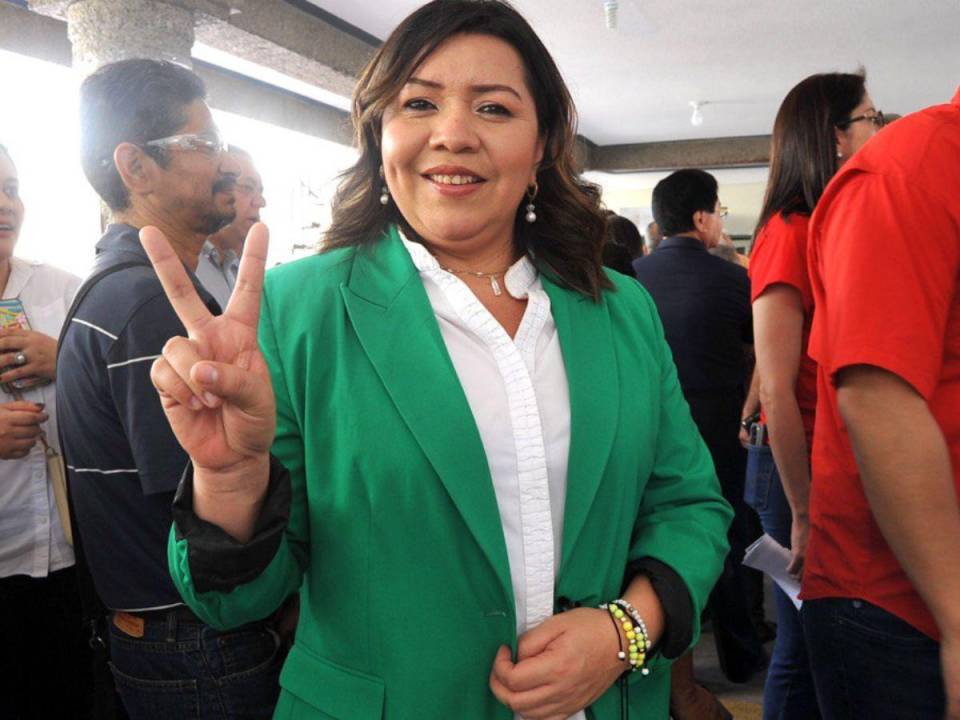 Karla Alegría no logró los votos necesarios para vencer a Gustavo Solórzano.