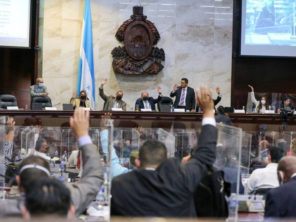 La destitución fue aprobada por la mayoría del Congreso Nacional la madrugada del mismo día que fue propuesta.