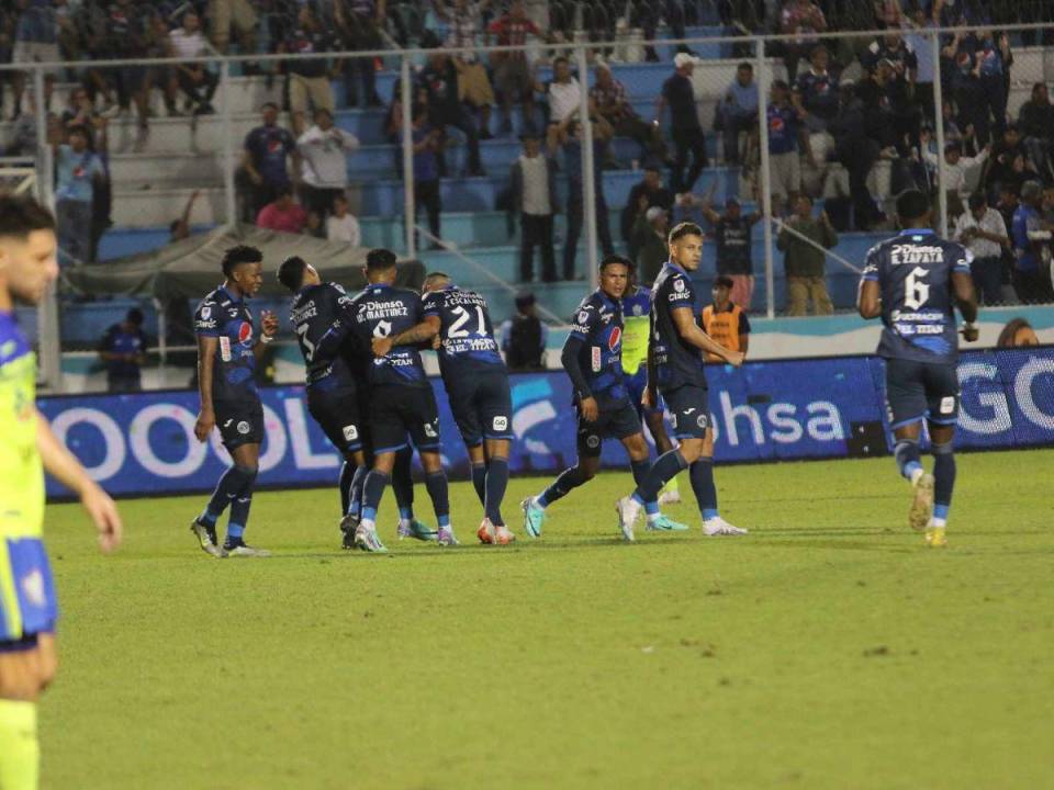 Los Azules sufrieron más de la cuenta y en una impecable tanda de penales dejaron en el camino a un aguerrido Olancho FC.