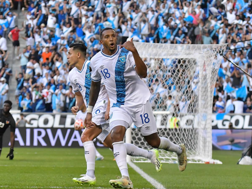 Nathaniel Mendez-Laing y Rubio Rubín no estarán ante Honduras en el amistoso.