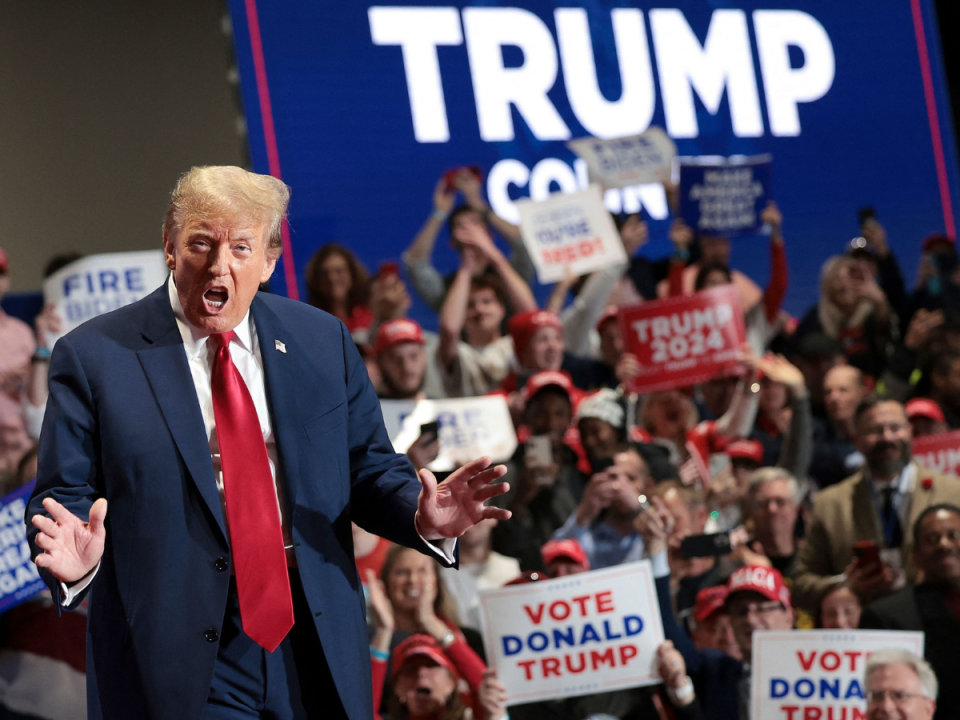 El candidato presidencial republicano Donald Trump habla durante un mitin “Get Out the Vote” en Richmond, Virginia, el 2 de marzo de 2024.