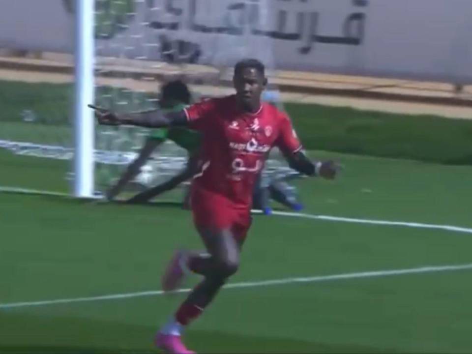 Rommel Quioto y su primer gol con Al-Arabi SC