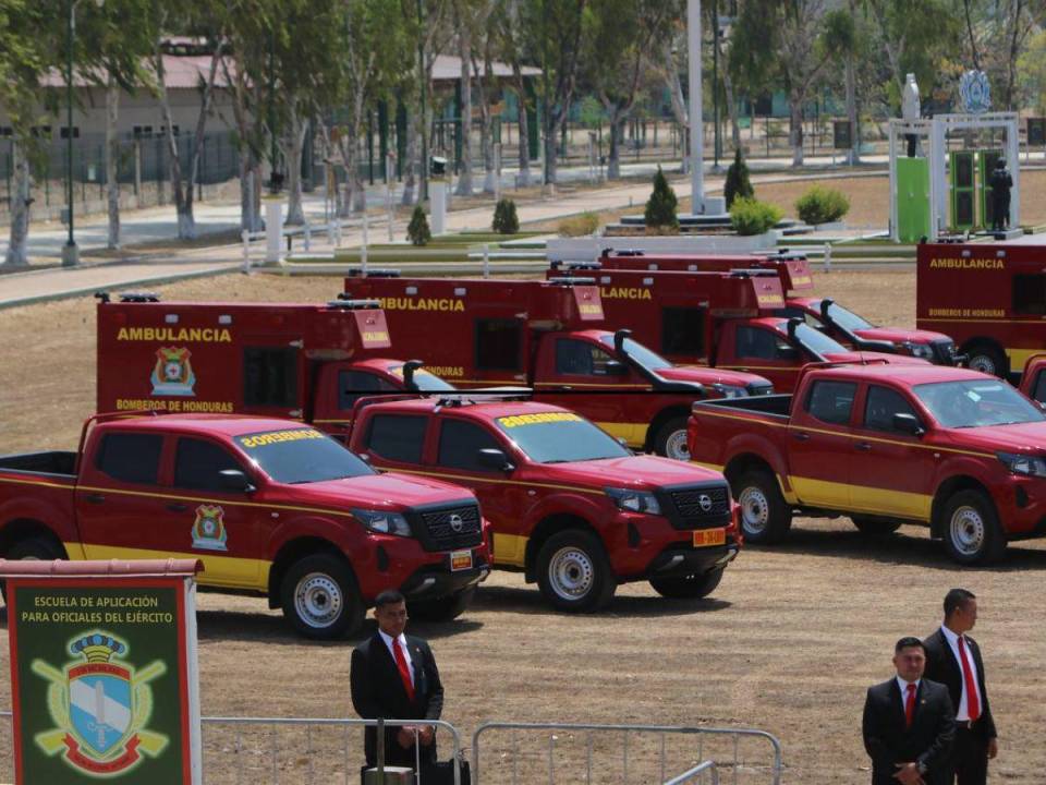 La nueva flota de vehículos se entregó en el campo Parada Marte de la capital de Honduras.