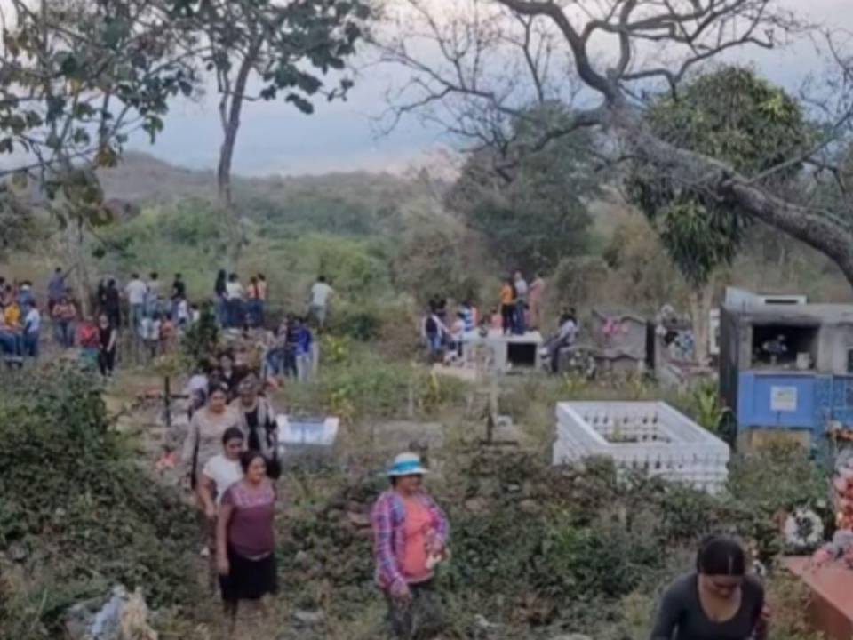 Imagen del cementerio donde fue enterrada la joven Loany Vanesa Alfaro.
