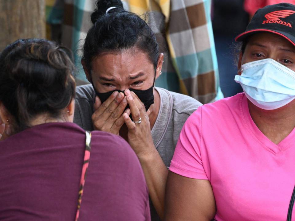 La cifra de mujeres muertas tras el enfrentamiento de bandas en una cárcel de Honduras subió a 46, mientras comenzaron a entregarse los cuerpos a los familiares, informaron el miércoles fuentes del Ministerio Público. ¿Cuáles son los nuevos detalles tras la matanza