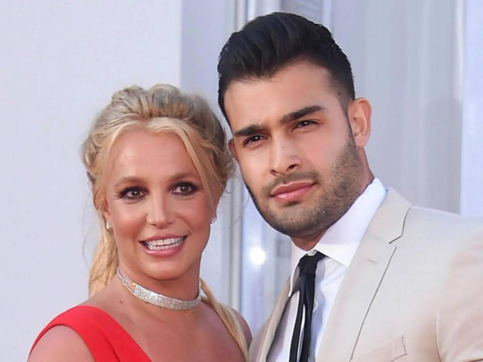 Britney Spears y su esposo, Sam Asghari, se divorciarán después de 14 meses de matrimonio, informaron medios estadounidenses, en la última crisis personal de la estrella del pop.