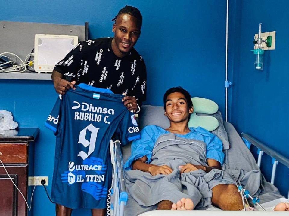 Con el fin de recaudar fondos para los gastos médicos de su hijo, “Loco X Motagua” hará una rifa de artículos del cuadro Azul Profundo y de otras prendas deportivas.