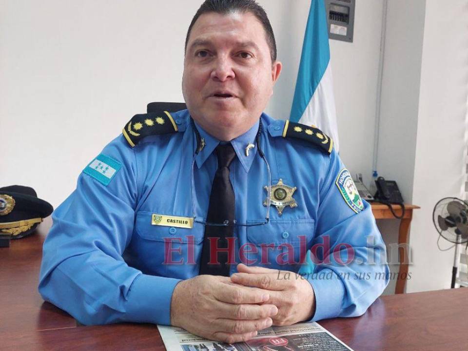 Otoniel Castillo, director del Instituto Nacional Penitenciario (INP), recibió a EL HERALDO Plus en su oficina.