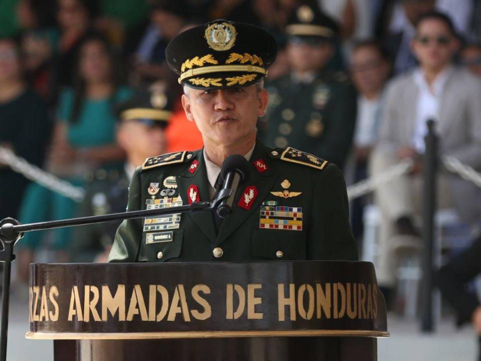 Haber salido del país sin la autorización del Estado Mayor Conjunto es la falta cometida por los generales, sostiene Roosevelt Hernández.