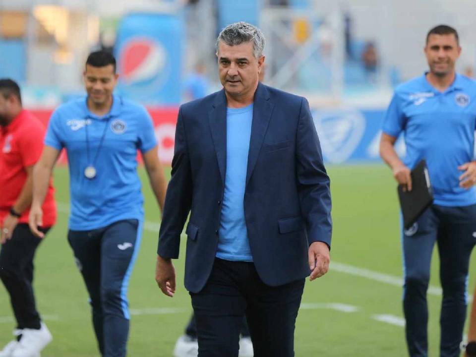 El entrenador de Motagua destacó la posición de su equipo y el debut de su hijo.