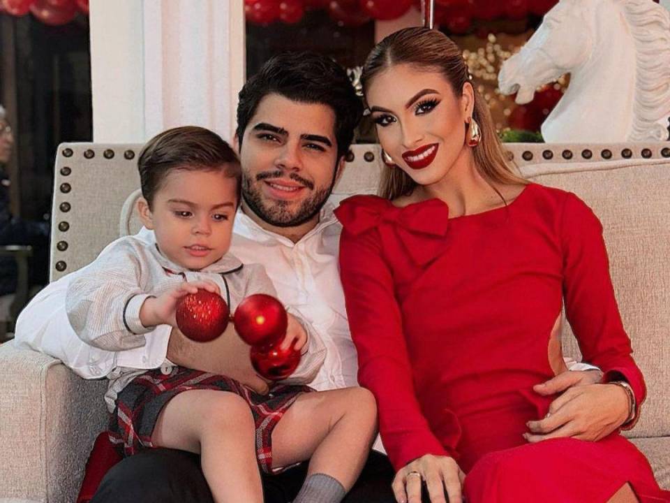 Rosyl Mejía, empresaria e influencer, disfrutó en familia del nacimiento de Jesús junto a su esposo e hijo.