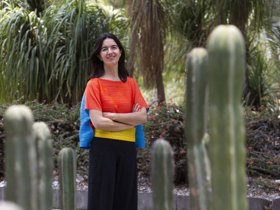 Fernanda Canales, arquitecta radicada en CDMX, tomó proyectos cerca de la frontera con EU.