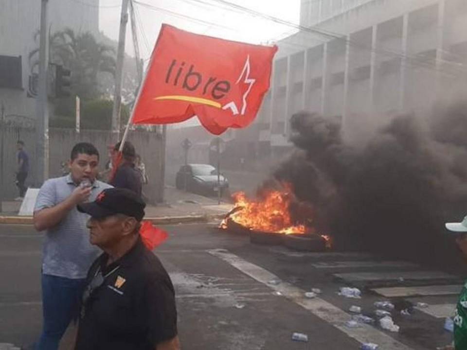 La protesta generó malestar entre los residentes locales debido a la preocupante capa de humo que afecta a varios departamentos de Honduras.