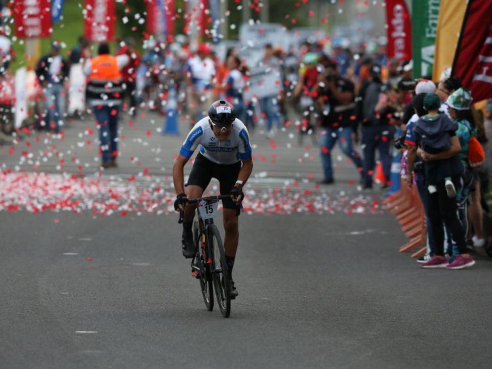 Desde la página de Facebook de EL HERALDO así como del sitio elheraldo.hn usted podrá seguir los pormenores de la duodécima Vuelta Ciclística.