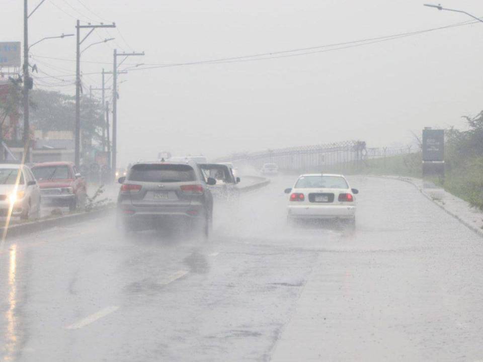 Las precipitaciones en varias zonas de Honduras se deben a la convergencia de viento y humedad proveniente del mar Caribe y el océano Pacífico