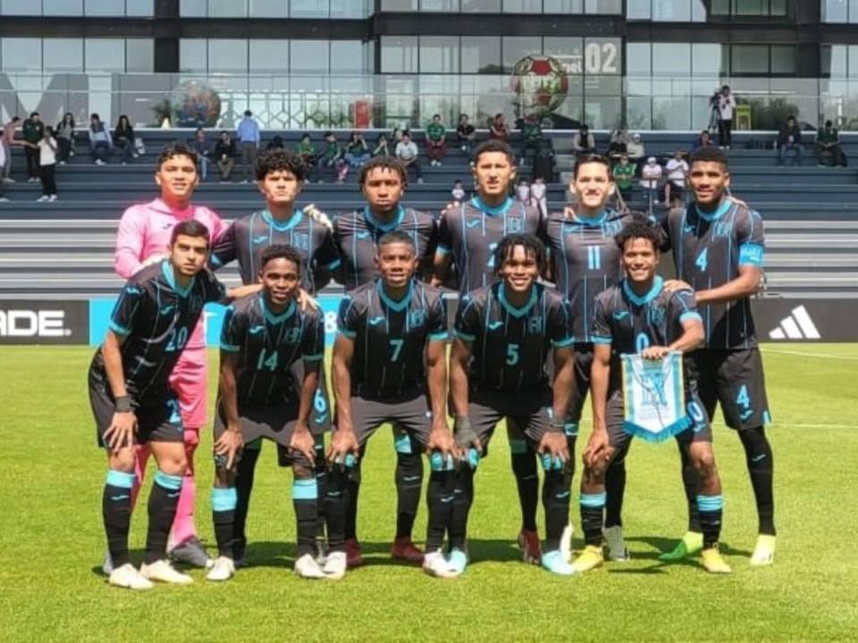 Los 11 jugadores que fueron titulares en la Selección de Honduras.