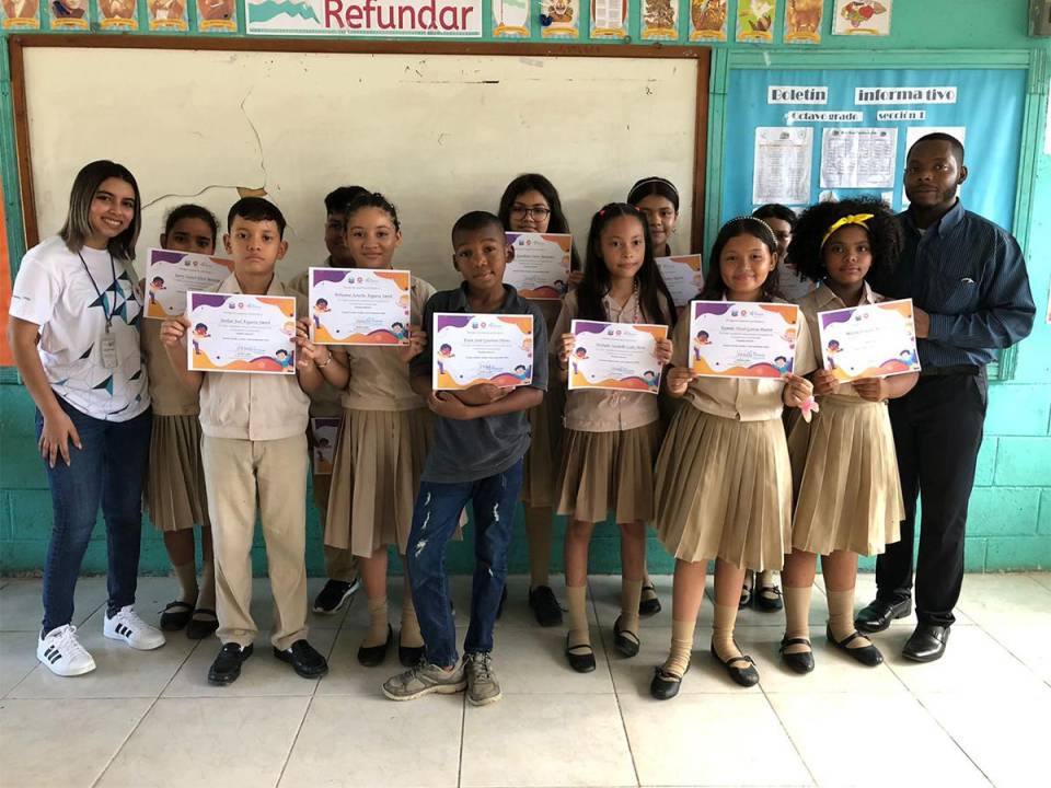 Junior Achievement Honduras, fundación dedicada a la educación en Honduras para niños, logró cerrar programa donde se enseñó a más de 1,200 jóvenes en temas empresariales.