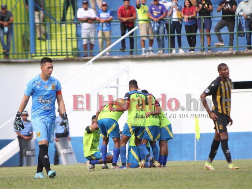 El Olancho FC por fin hizo valer su localía y le pasó por encima a un desconcertado Real España.