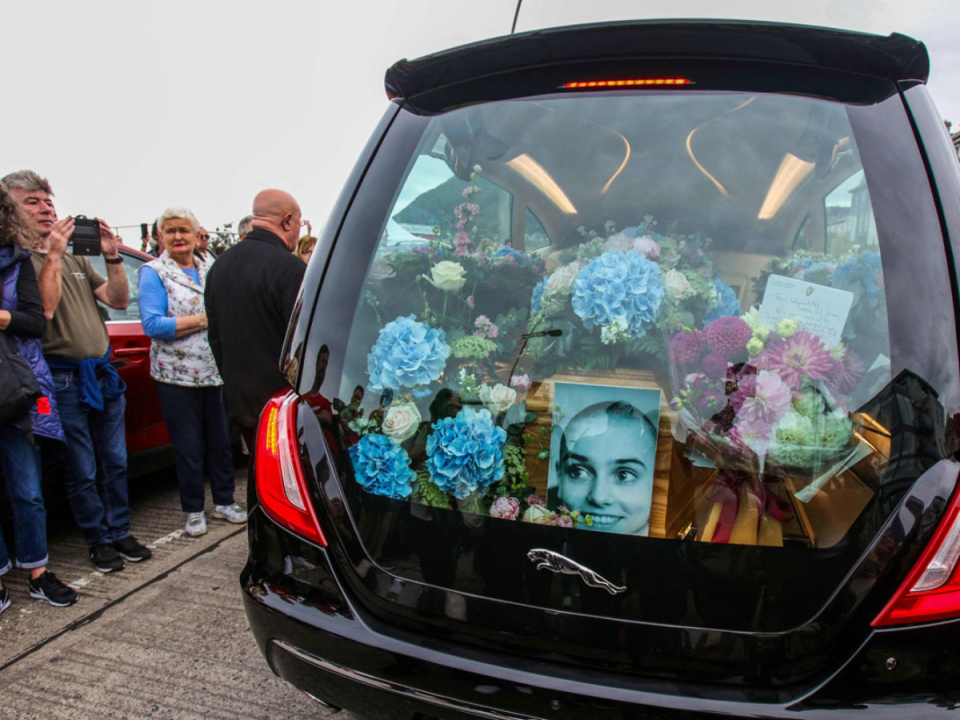 Su muerte provocó una oleada de homenajes en Irlanda y el resto del mundo.