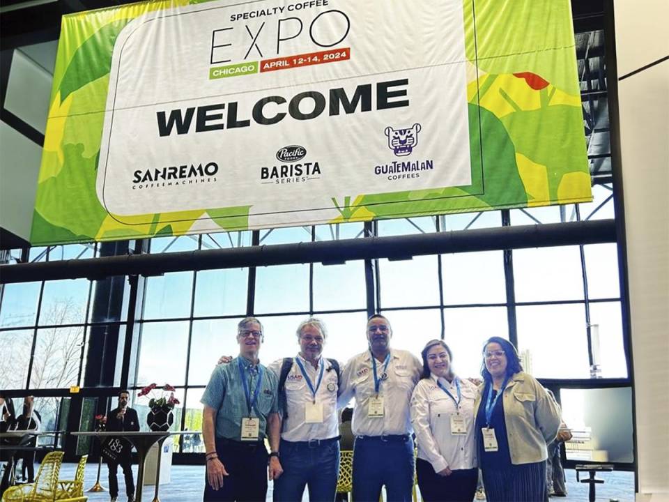 <i>Celebrando el café hondureño! Representantes de Agronegocios Sostenibles en la Specialty Coffee Expo 2024.</i>