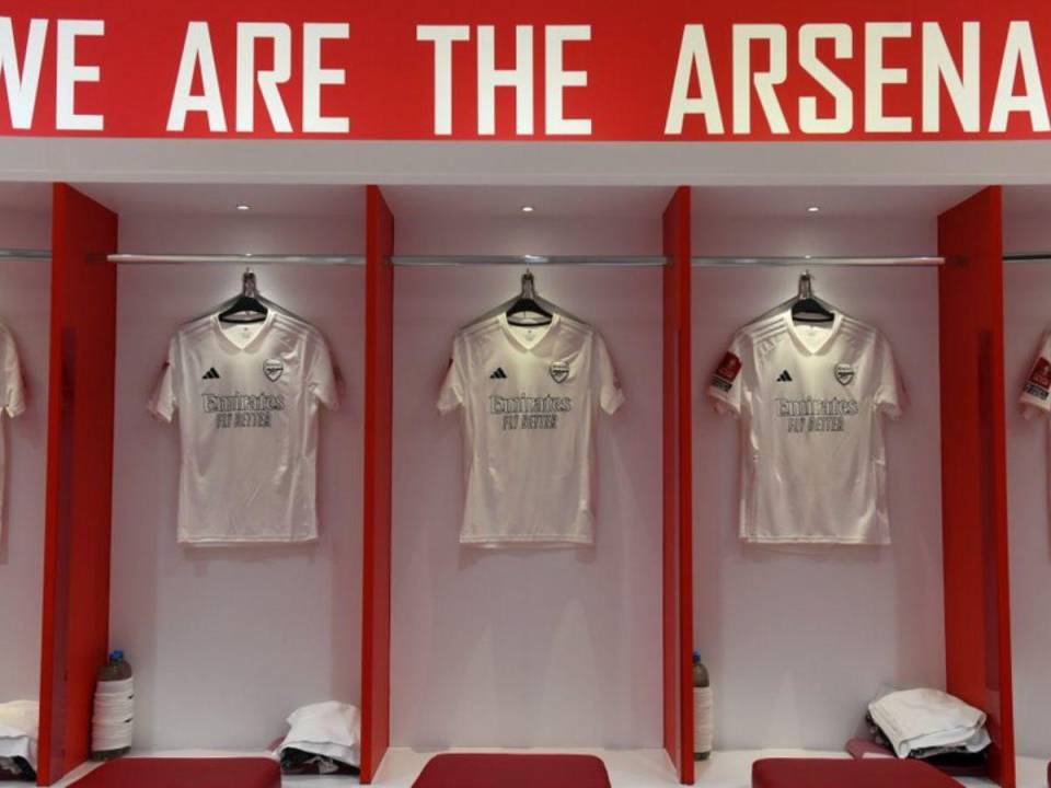 Arsenal se viste de blanco en nombre de la campaña, ‘no más rojo’