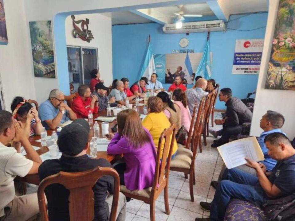 Directivos de los empleados públicos se reunieron con sindicalistas del área de la salud para abordar el tema del Hospital San Felipe.