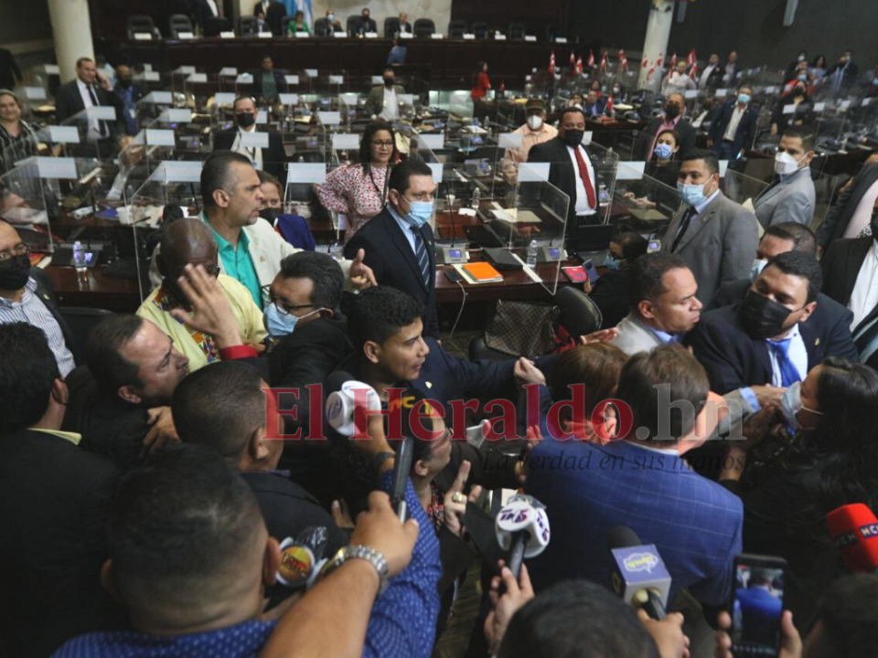 Sergio Castellanos y Jack Uriarte casi se van a los golpes durante la sesión legislativa.