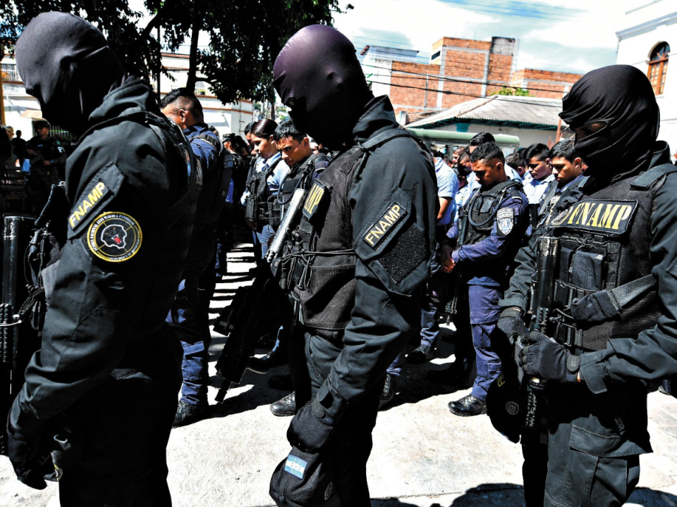 La población cuestiona los logros policiales después de un año bajo estado de excepción.