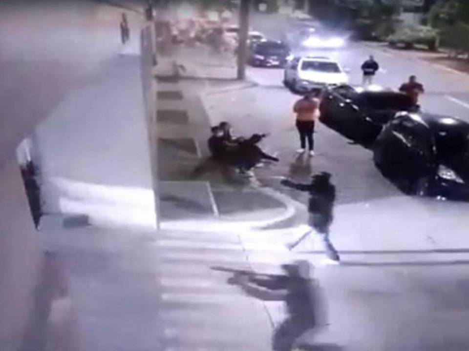 Captura de video del momento en que se perpetró el cuádruple crimen en el bulevar Morazán de la capital de Honduras.