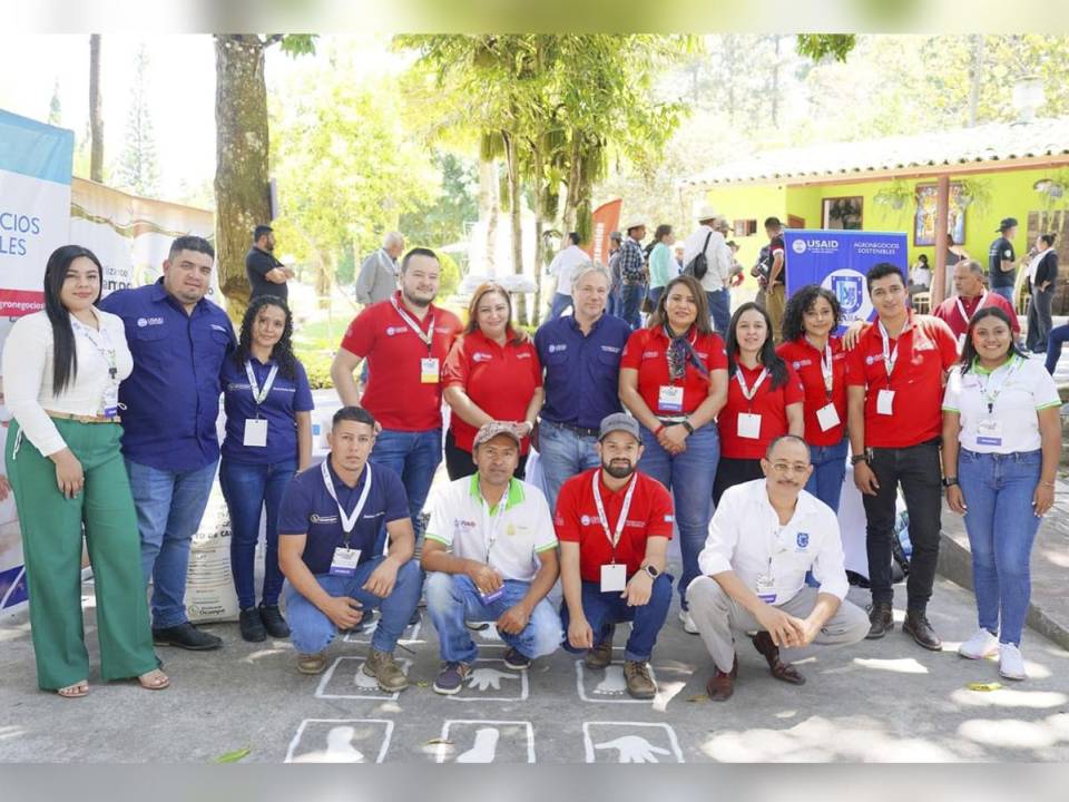 <i>Los socios de USAID Honduras, a través de Agronegocios Sostenibles, celebran su destacada participación en el evento Honduras Origin Coffee Fest 2024.</i>