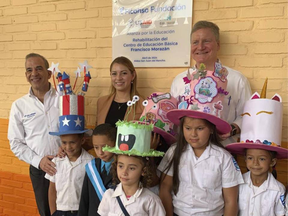 <i>Inauguración del Centro Educativo Francisco Morazán en San Juan del Rancho, resultado de la colaboración de Fundación Ficohsa y la Alianza por la Educación.</i>