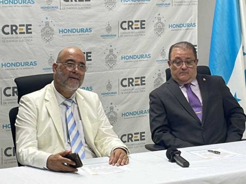 El presidente de la CREE, Virgilio Padilla, anunció el incremento.
