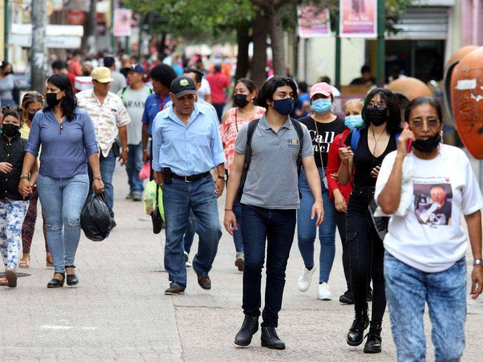 La población ahora puede utilizar la mascarilla opcionalmente.