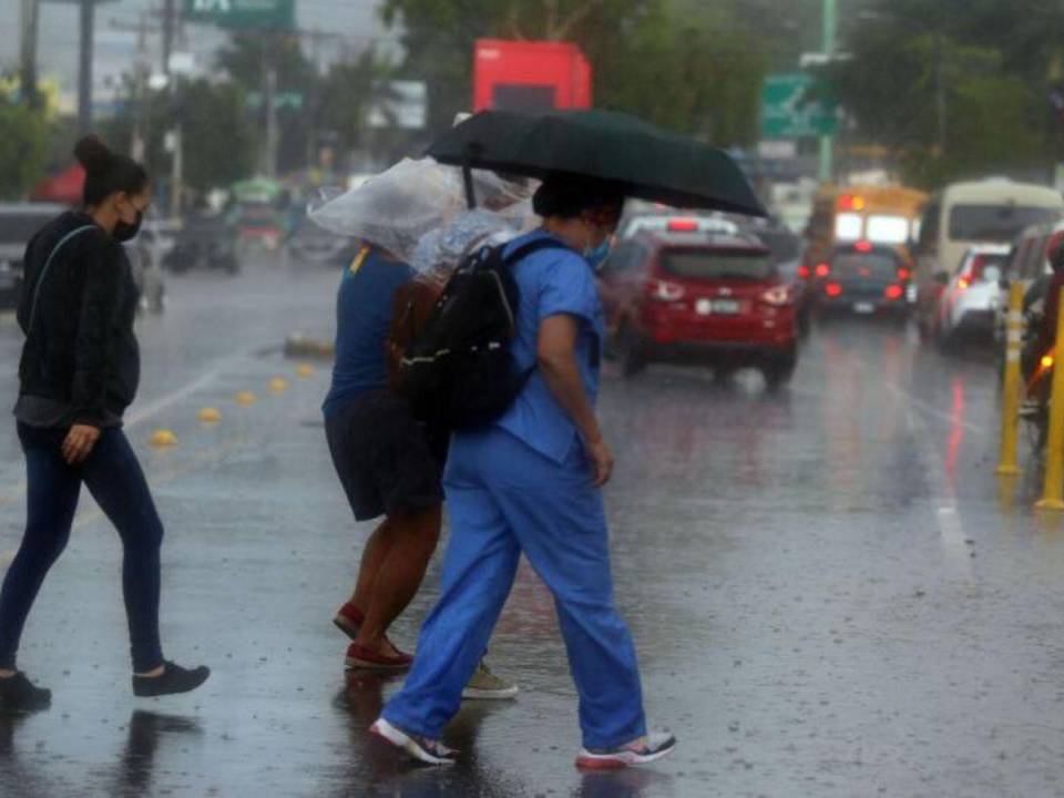 Lluvias y bajas temperaturas son los efectos del sistema de baja presión.