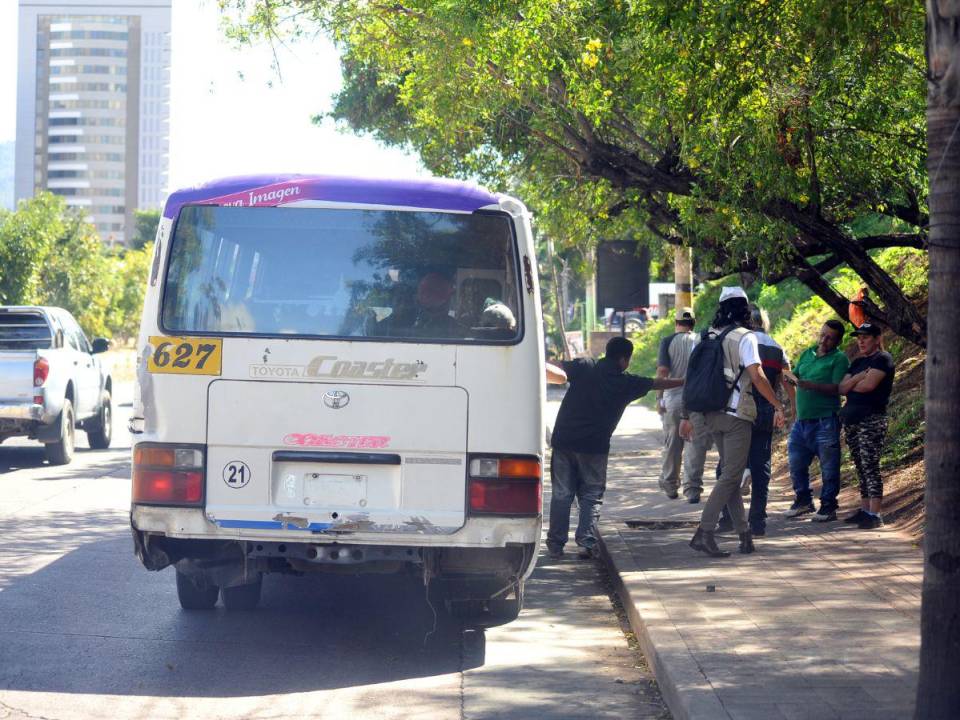 GMU reitera que zonas de carga no son puntos de permanencia.