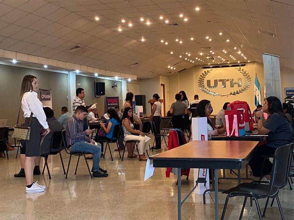<i>Con el respaldo de USAID, la UTH lleva a cabo exitosa Feria de Empleo 2024 en el Campus Tegucigalpa.</i>