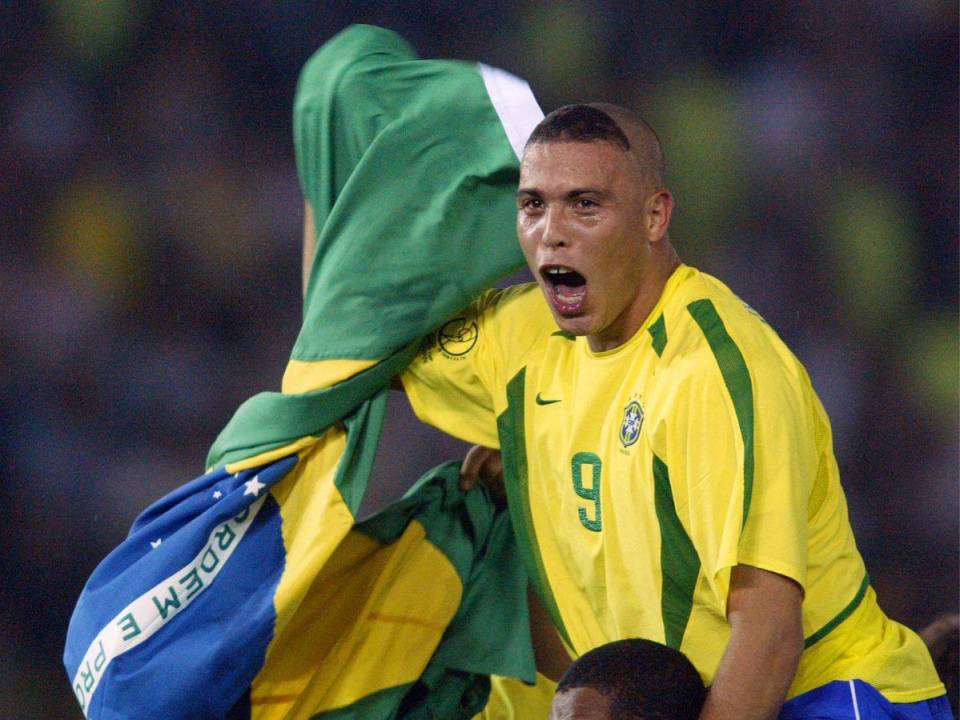 Ronaldo Nazario celebrando durante la Copa Mundial de Corea y Japón 2002.