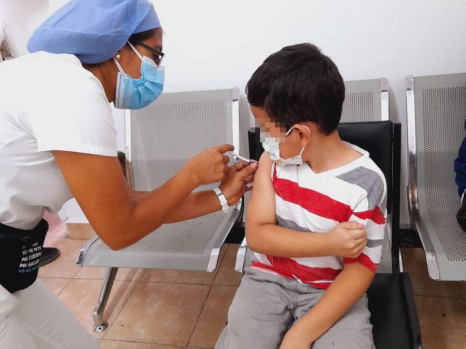 Autoridades de Salud hicieron un llamado a padres de familia para llevar a sus hijos a los centros de vacunación.