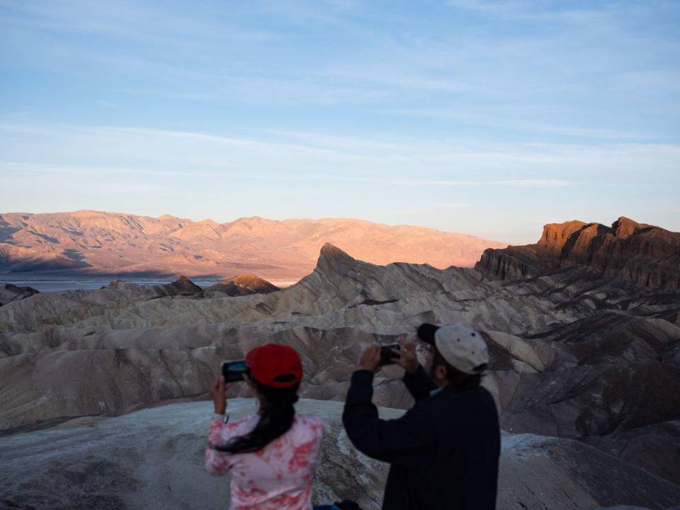 “Estoy aquí por el agua”, dijo Lata Kini, una turista en el nuevo lago del Parque Nacional del Valle de la Muerte.