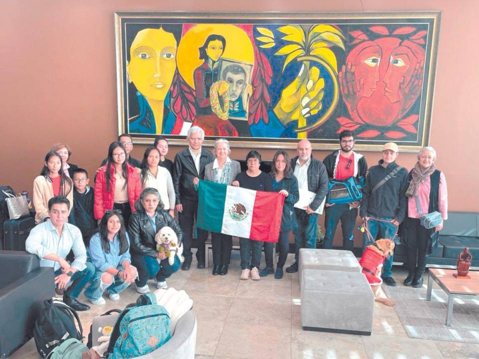 La diplomacia de México estuvo acompañada por representantes de cuatro países, entre ellos Clarivel Vallecillo de Honduras.