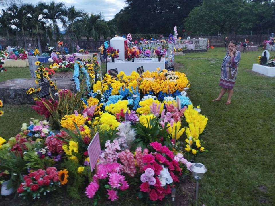Ubicado en aldea La Puzunca de Juticalpa, el cementerio se convirtió por segunda ocasión en el ganador del primer lugar por su belleza escénica, entre los cementerios de las ciudades y poblados del departamento más grande de Honduras.