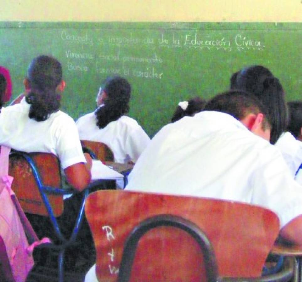 Educación espera 10 mil jóvenes migrantes en agosto