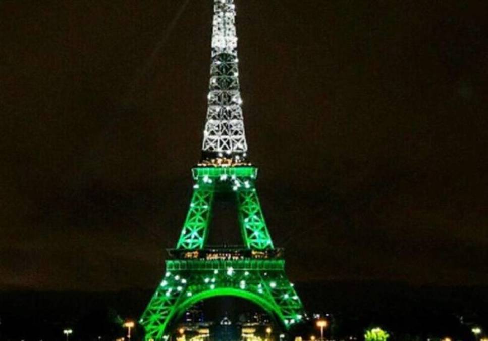 ¡Detallazo! Edificios y monumentos se pintan de verde en honor al Chapecoense