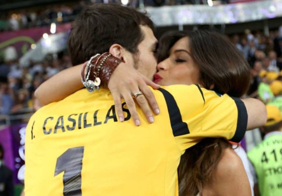 Fotos: Los besos más apasionados de los futbolistas y sus parejas