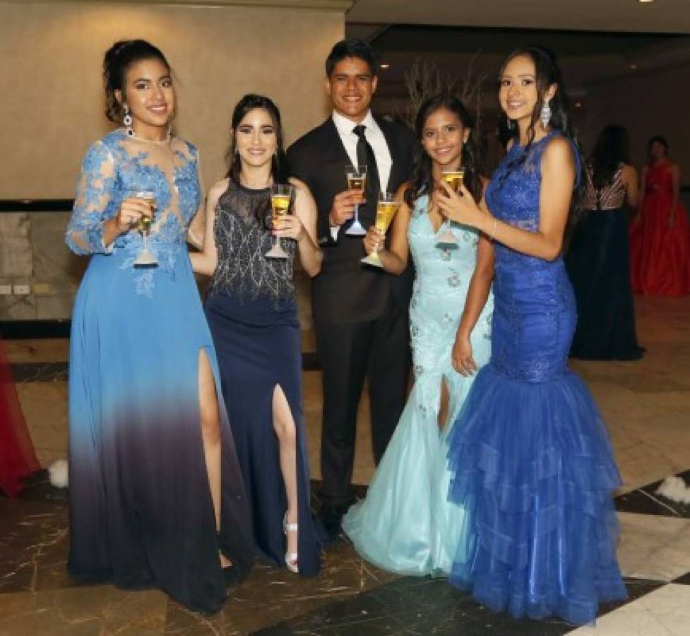 Los seniors 2018 de the Mayan School vivieron su prom